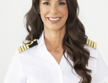 Eine neue Ära auf See: Kapitänin Kate McCue übernimmt das Steuer bei Four Seasons Yachts