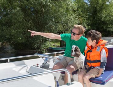 Hausbootferien sind ideal für Entdeckungen und Erholung mit Hund