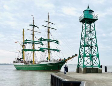 Die Alexander von Humboldt II kehrt nach Bremverhaven zurück