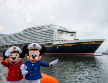 Disney Adventure berührt in Wismar erstmals Wasser