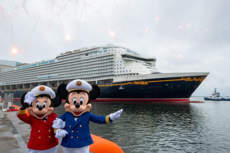 Disney Adventure berührt in Wismar erstmals Wasser