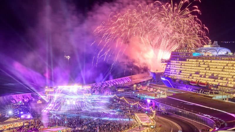 Drei Schiffe und eine Taufe − Mein Schiff Relax, Mein Schiff 7 und Mein Schiff 5 im Hafen von Málaga