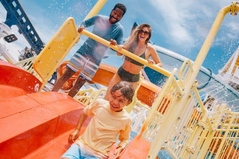 Kultgetränk an Bord: Coca-Cola feiert Comeback bei Carnival Cruises