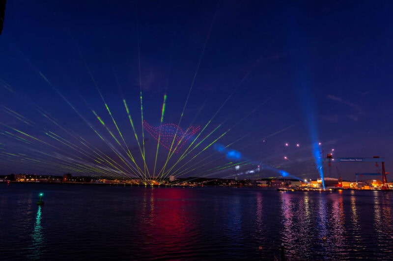 AIDA Cruises krönt die Kieler Woche 2025 mit für Gänsehautmomente sorgender Lichtshow