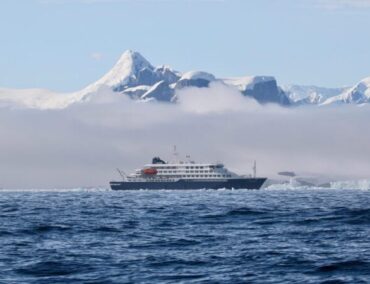 Kleine Schiffe, große Entdeckungen: Expeditionen in die faszinierende Arktis