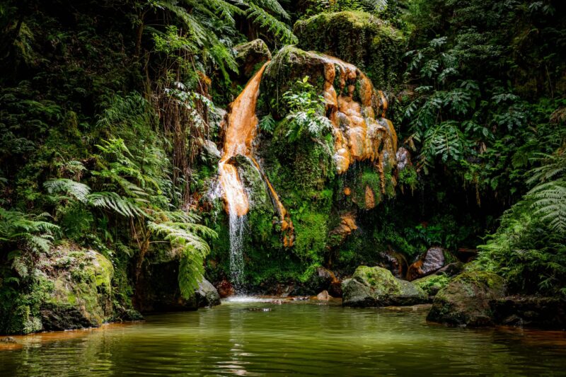 Ohne tägliches Koffer packen: Hapag-Lloyd Cruises reist 2026 zu allen Azoren Inseln