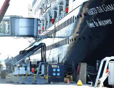 Emissionsfrei im Hafen: Vasco da Gama bezieht Landstrom und schont die Umwelt in Kiel