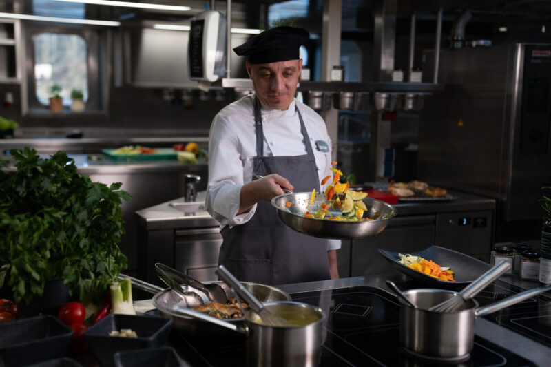 A-Rosa setzt auf KI-gestützte Waagen zur Reduktion von Lebensmittelabfällen an Bord