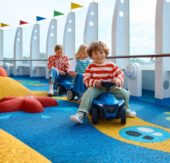 Familien-Kreuzfahrt 2026: Kinder reisen mit AIDA gratis und erhalten Flugrabatt
