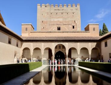 Mythos Alhambra: Ein architektonisches Wunder voller Geschichte