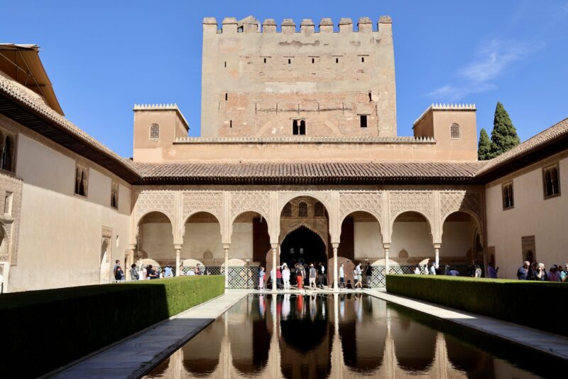 Mythos Alhambra: Ein architektonisches Wunder voller Geschichte