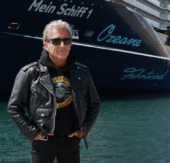 Kreuzfahrt-Premiere: Peter Maffay rockt auf der Mein Schiff 1 das Mittelmeer