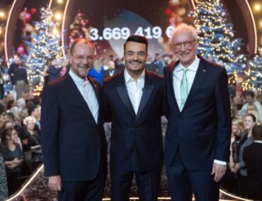 Millionen für Menschen in Not: Die schönsten Weihnachts Hits mit Phoenix Reisen