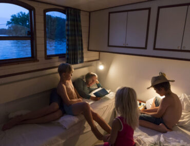 Hausboot Ferien: Unbeschwerte Auszeit für Familien auf dem Wasser