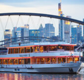 „Rettet die Weinkönigin“ auf dem Main bei Frankfurt