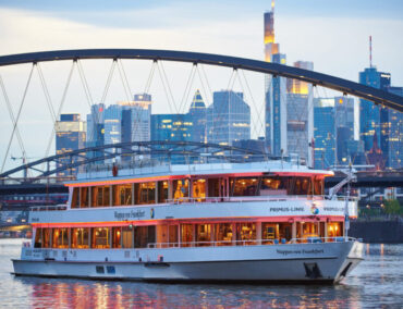 „Rettet die Weinkönigin“ auf dem Main bei Frankfurt