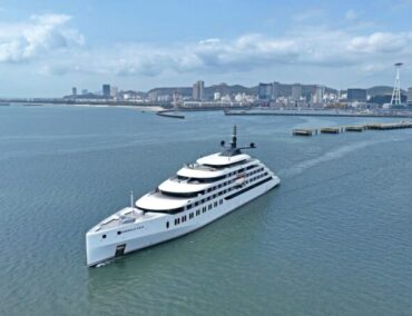 Luxusyacht Emerald Kaia startet durch – mit starken Persönlichkeiten als Taufpaten