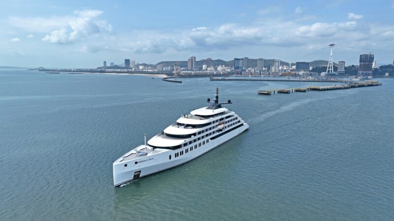 Luxusyacht Emerald Kaia startet durch – mit starken Persönlichkeiten als Taufpaten