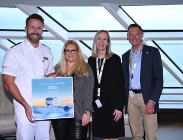 AIDAdiva auf Erfolgskurs – Auszeichnung als Schiff des Jahres während Weltreise gefeiert