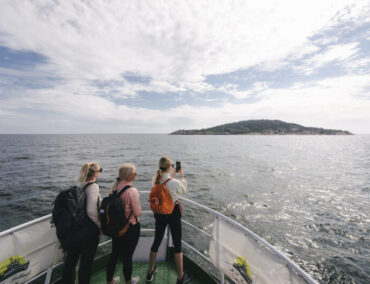 100 Jahre Blå Jungfrun: Wenn Hexen Besen schwingen und Könige feiern