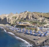 Ein Tag voller Magie: So erlebst du den Royal Beach Club Santorin von Royal Caribbean