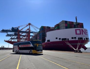 25 Jahre HafenBus Bremerhaven – Wenn Container und Kräne zum Sightseeing einladen
