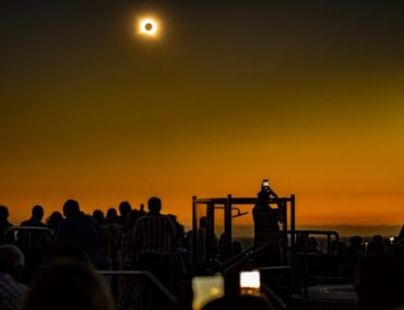Totale Sonnenfinsternis: Cunard Gäste erleben ein einmaliges Schauspiel auf See