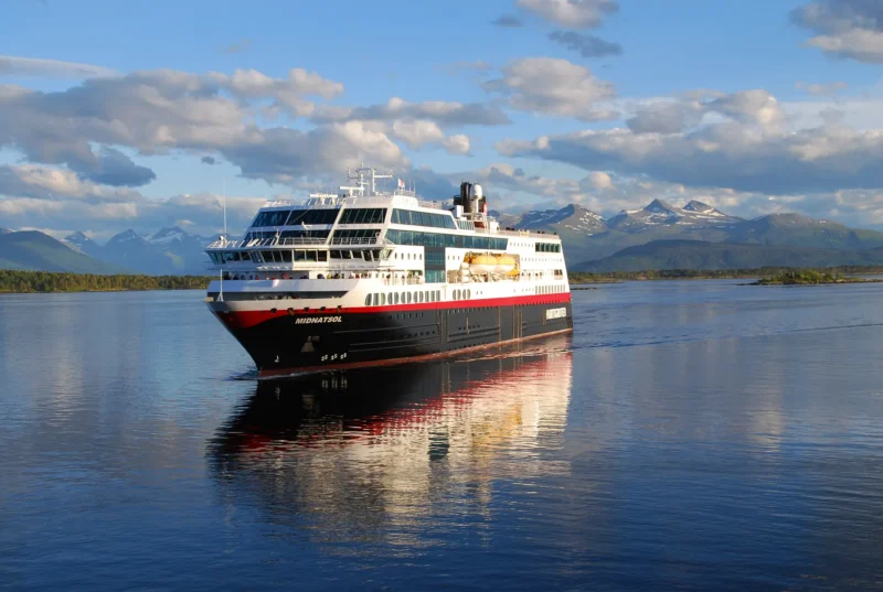 Mehr Abfahrten ab Hamburg: MS Midnatsol fährt zum Nordkap